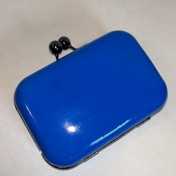 Blue Padded Pillbox snap Close Purse with detachable Chain - Picture 6 of 6
